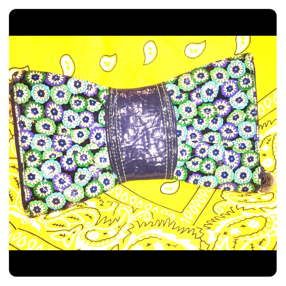 Vera Bradley’s Double Sided Bow Shaped Purse